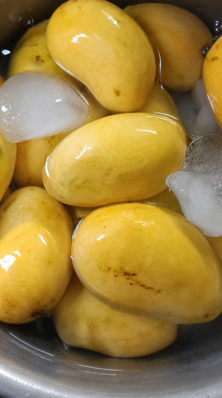 Premium White Chaunsa Mangoes – Sweet, Juicy & Aromatic Pakistani Mangoes